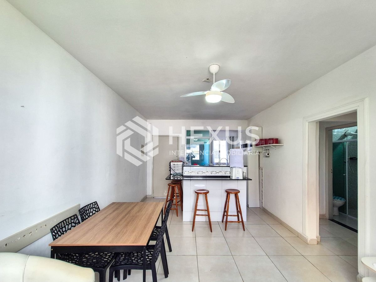 Foto 2 de Apartamento mobiliado a duas quadras da Praia das Pitangueiras, Guaruja