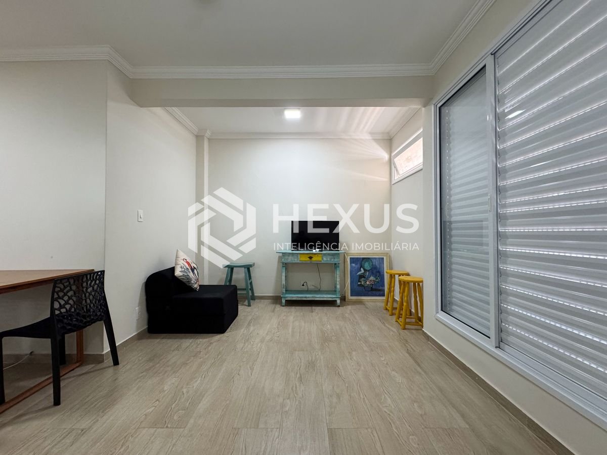 Foto 3 de Apartamento reformado e mobiliado a uma quadra da Praia das Pitangueiras, Guaruja