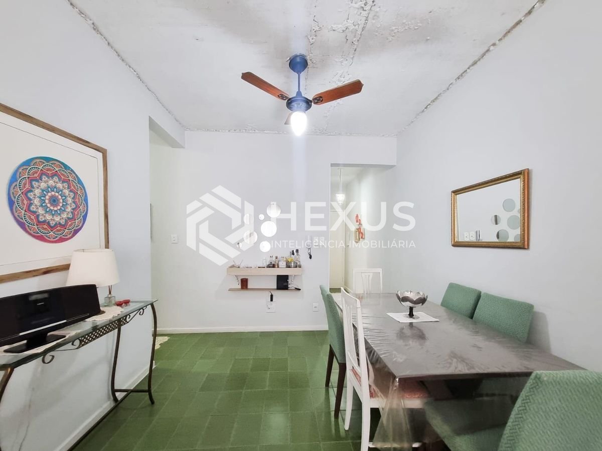 Foto 5 de Apartamento com varanda e vista mar na quadra-mar da Praia das Pitangueiras, Guaruja