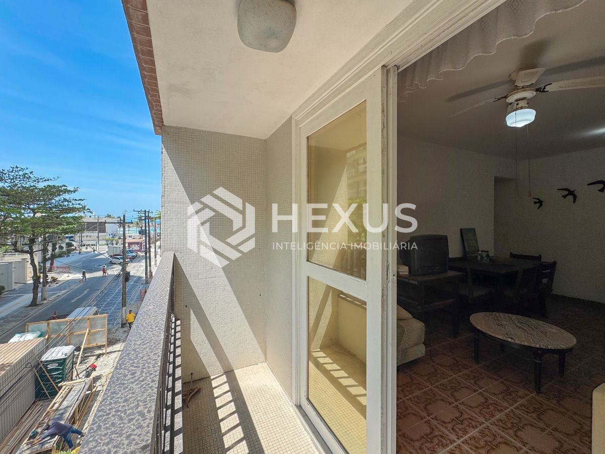 Foto 2 de Apartamento com varanda e vista mar na quadra mar da Praia das Pitangueiras, Guaruja