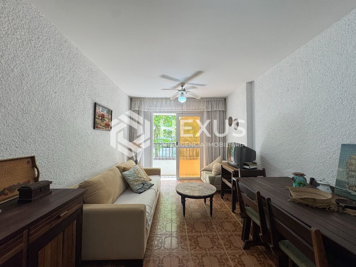 Foto 4 de Apartamento com varanda e vista mar na quadra mar da Praia das Pitangueiras, Guaruja