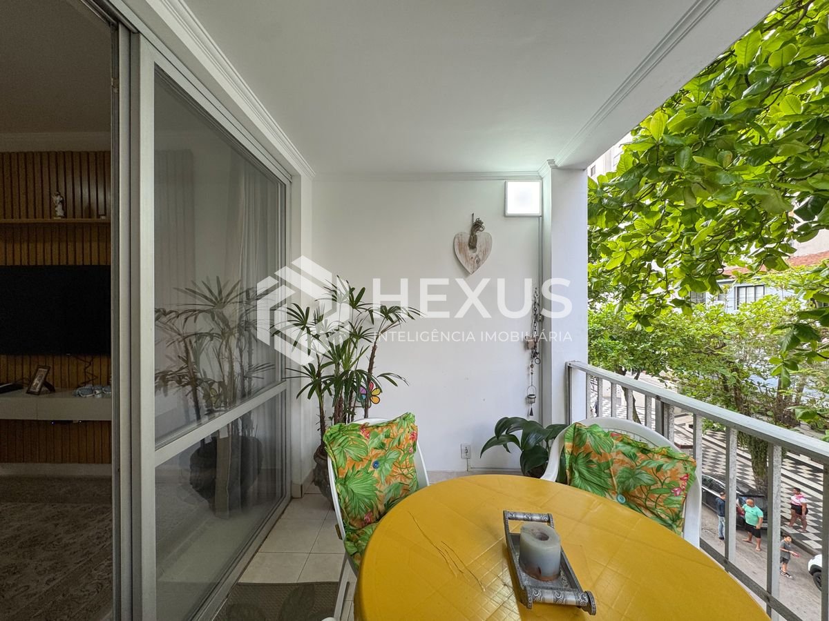 Foto 4 de Apartamento com varanda a uma quadra da Praia das Pitangueiras, Guaruja