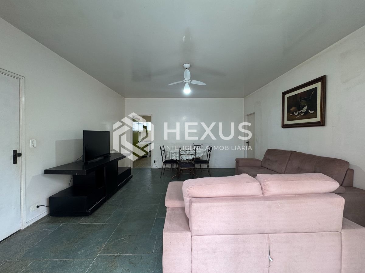 Foto 3 de Apartamento com varanda e vista mar na quadra mar da Praia das Pitangueiras, Guaruja