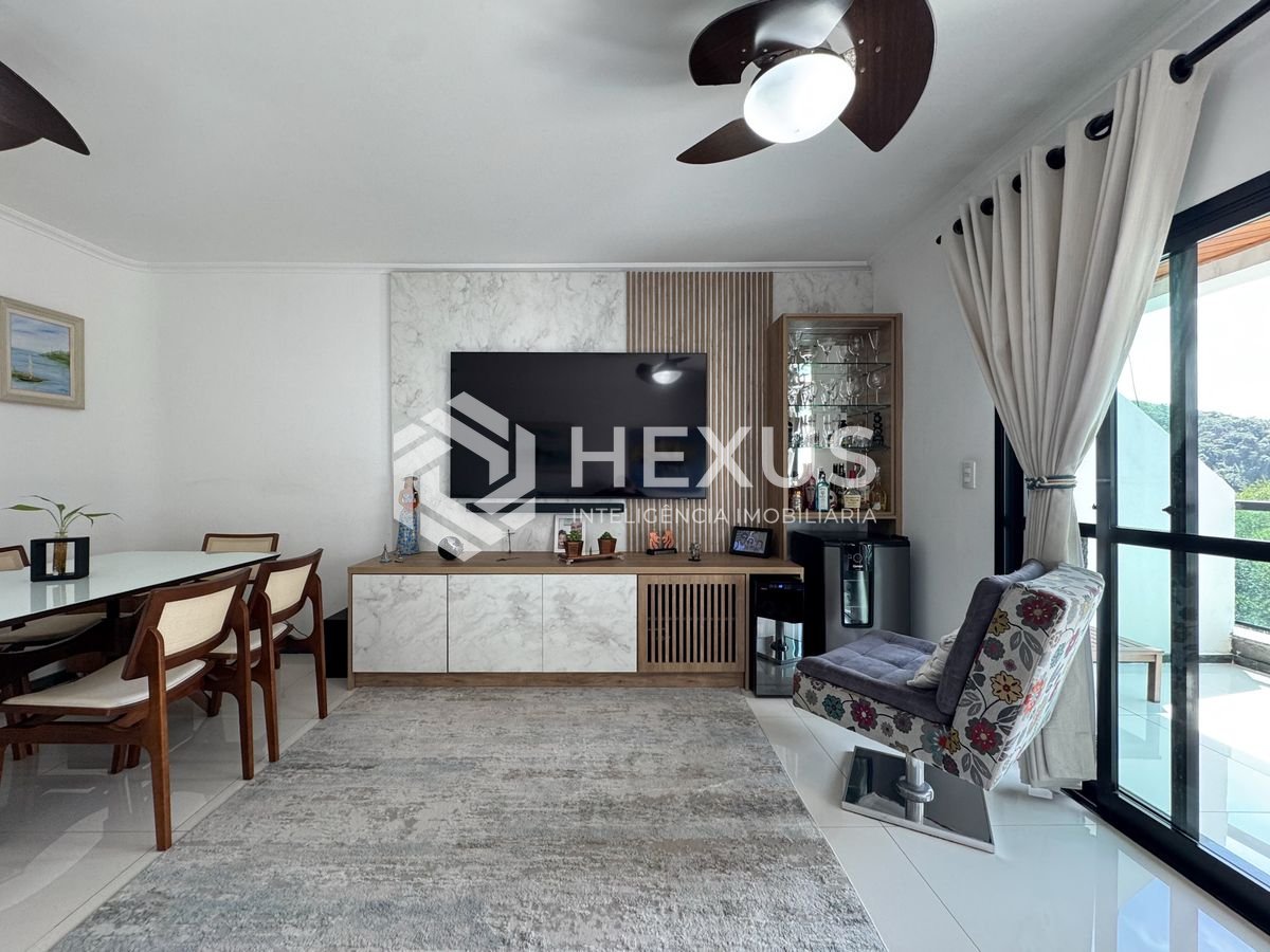 Foto 4 de Apartamento reformado com varanda e lazer na Praia das Asturias, Guaruja