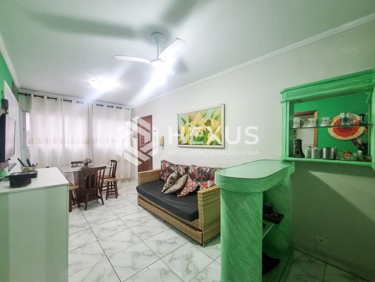 Foto 2 de Apartamento reformado com varanda, lazer, piscina e churrasqueira a duas quadras da Praia das Pitangueiras, Guaruja