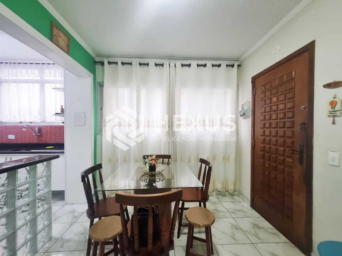 Foto 4 de Apartamento reformado com varanda, lazer, piscina e churrasqueira a duas quadras da Praia das Pitangueiras, Guaruja