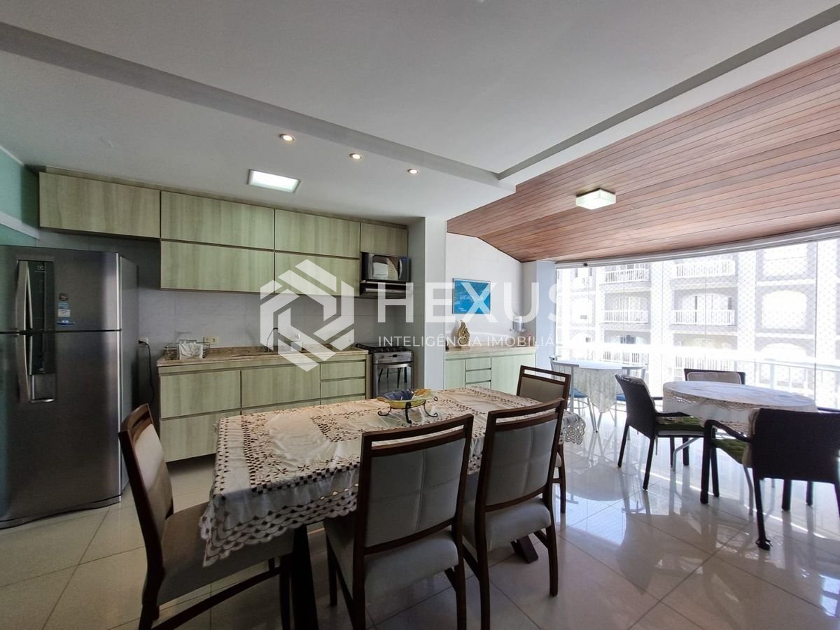 Foto 5 de Apartamento reformado com varanda e lazer na beira mar da Praia das Pitangueiras, Guaruja