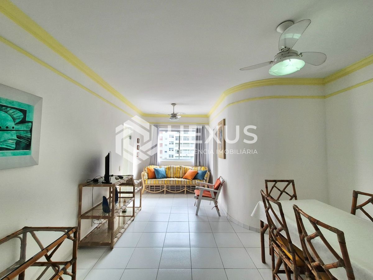 Foto 3 de Apartamento com varanda e lazer a uma quadra da Praia das Pitangueiras, Guaruja