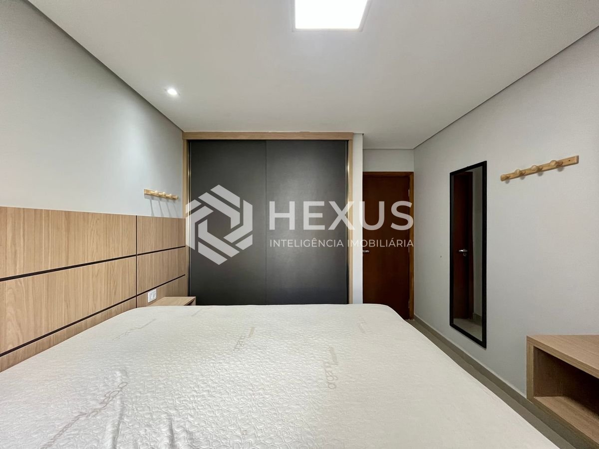 Foto 5 de Apartamento reformado com varanda e lazer a uma quadra da Praia das Pitangueiras, Guaruja