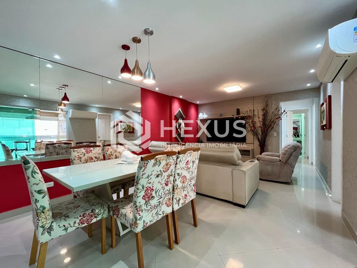 Foto 4 de Apartamento reformado com varanda gourmet e lazer na quadra mar da Praia das Pitangueiras, Guaruja