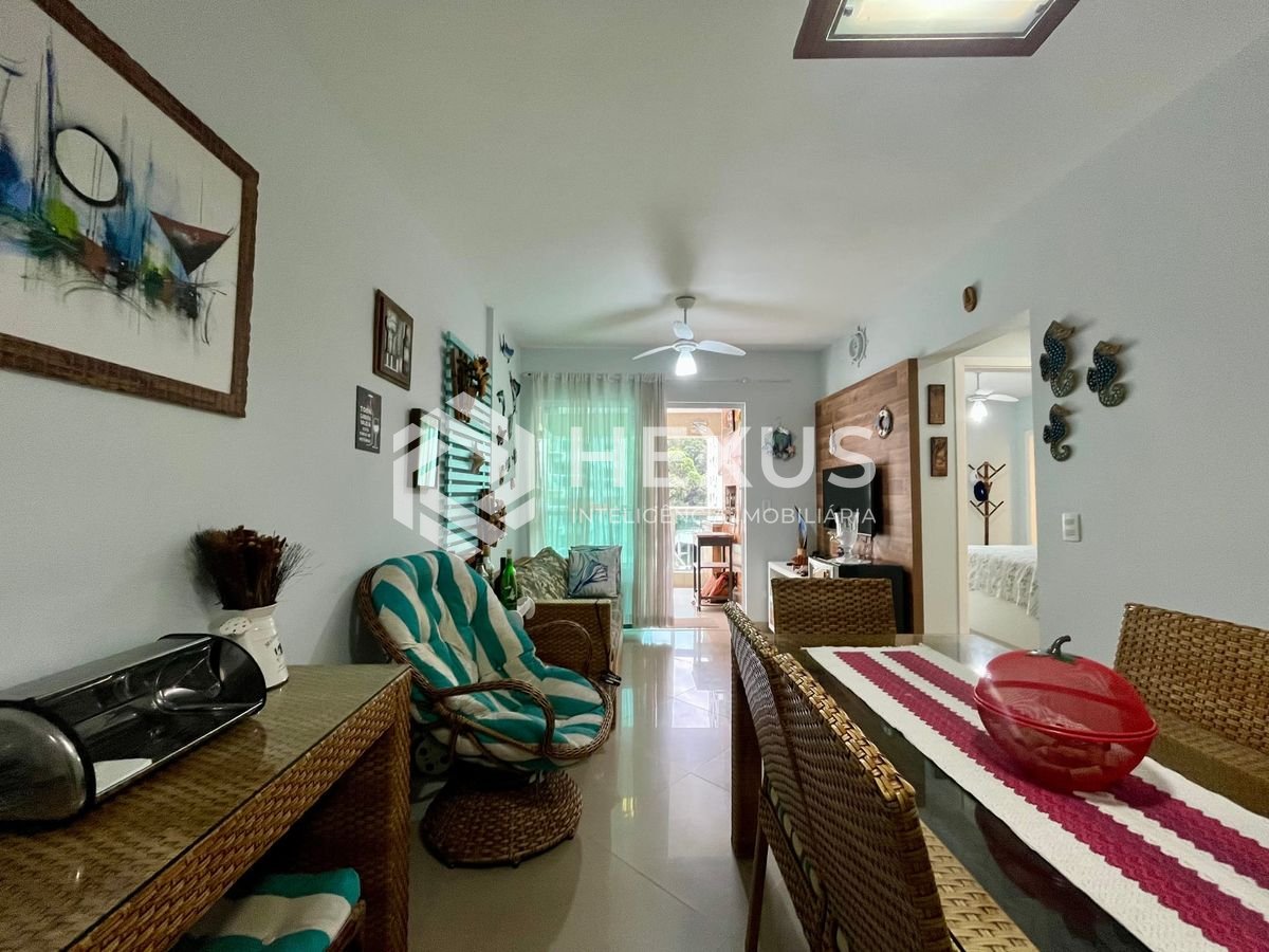 Foto 3 de Apartamento reformado com varanda gourmet e lazer na quadra mar da Praia das Pitangueiras, Guaruja