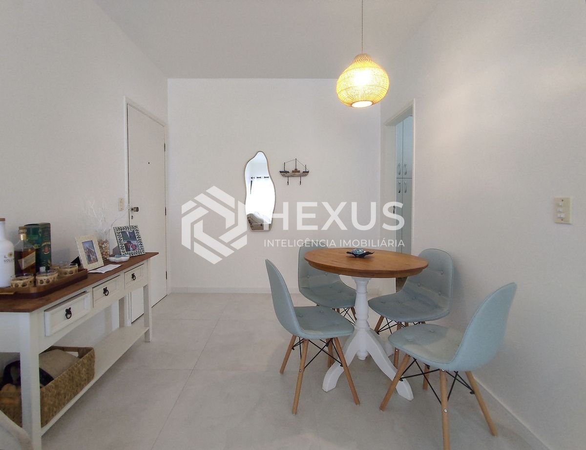 Foto 5 de Apartamento reformado com varanda, lazer, piscina e churrasqueira na Praia das Asturias, Guaruja