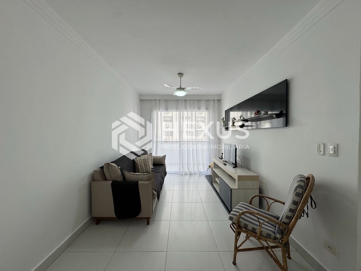 Foto 2 de Apartamento reformado com varanda, vista mar e despesas baixas na Praia das Pitangueiras, Guaruja
