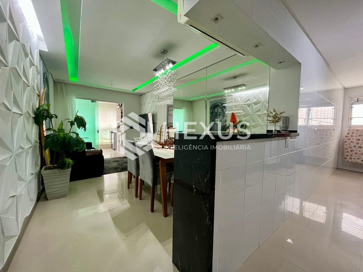 Foto 3 de Apartamento reformado com varanda gourmet e lazer completo a uma quadra da Praia das Pitangueiras, Guaruja