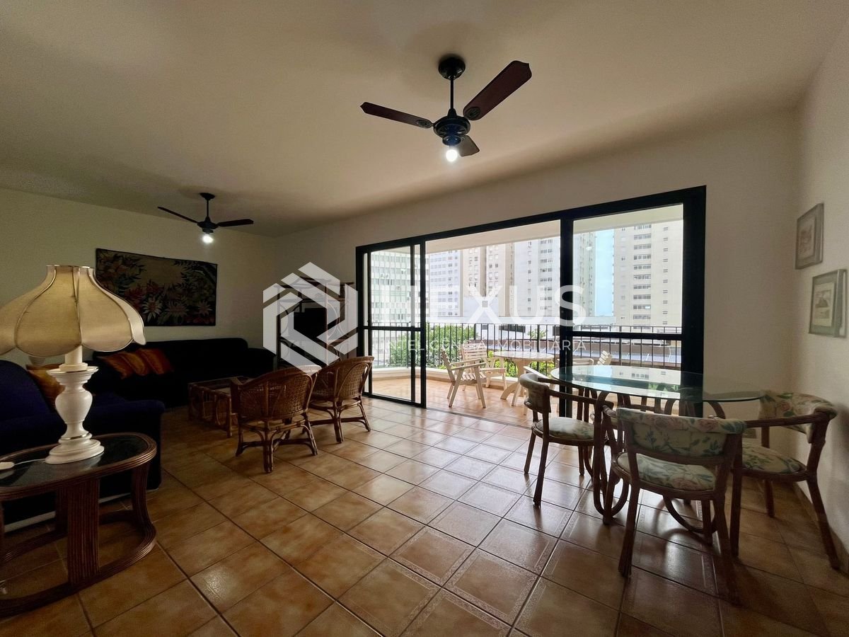 Foto 2 de Apartamento com varanda, lazer e vista mar a uma quadra da Praia das Pitangueiras, Guaruja