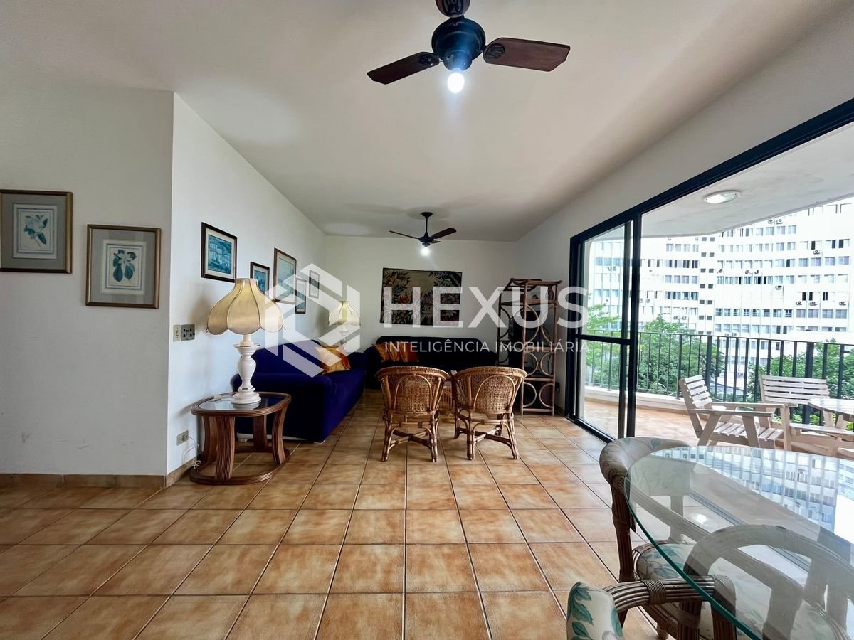 Foto 3 de Apartamento com varanda, lazer e vista mar a uma quadra da Praia das Pitangueiras, Guaruja