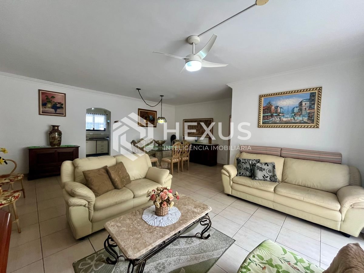 Foto 4 de Apartamento com varanda, vista mar e lazer a uma quadra da Praia das Pitangueiras, Guaruja