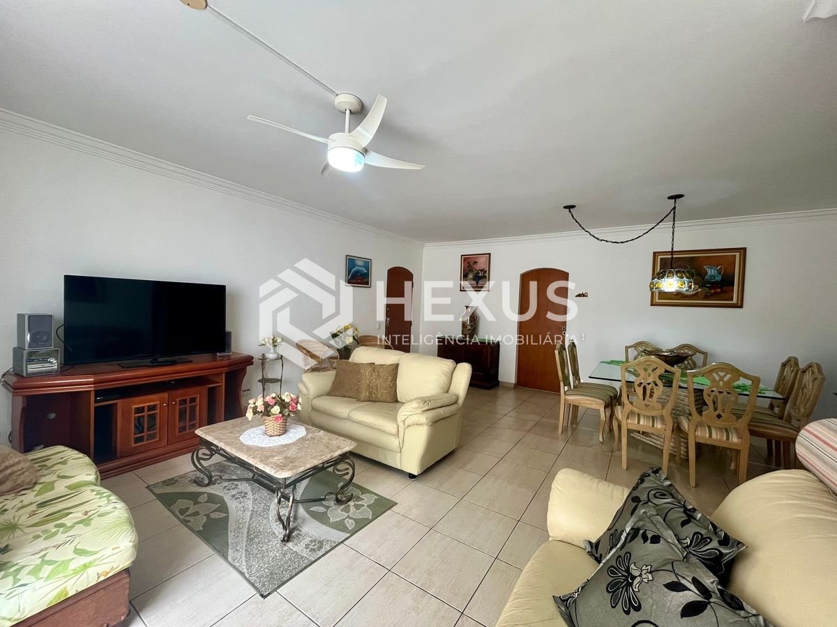 Foto 5 de Apartamento com varanda, vista mar e lazer a uma quadra da Praia das Pitangueiras, Guaruja