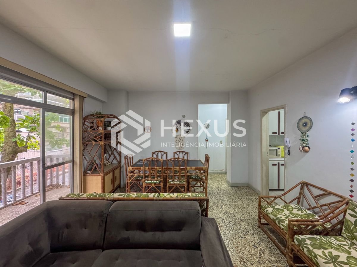 Foto 4 de Apartamento beira-mar com varanda na Praia das Pitangueiras, Guarujá