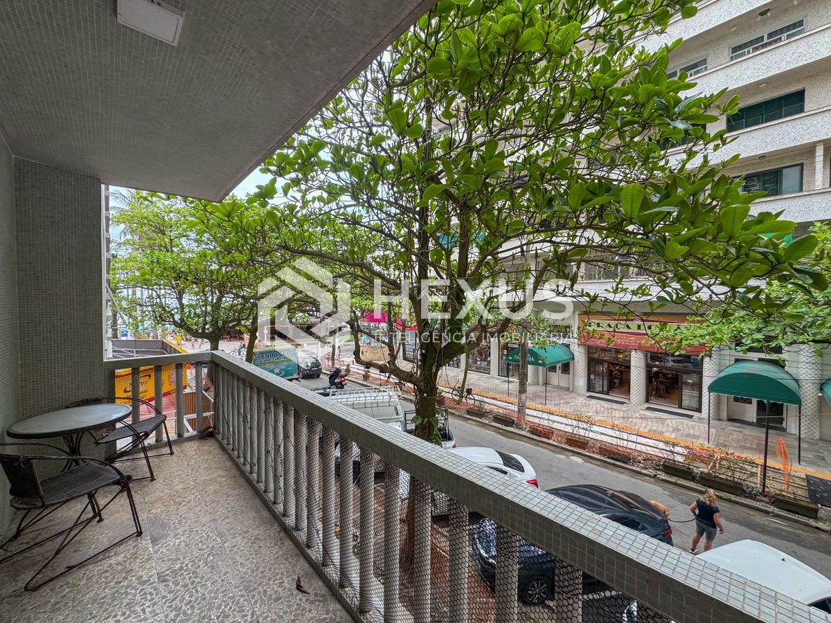 Foto 5 de Apartamento beira-mar com varanda na Praia das Pitangueiras, Guarujá