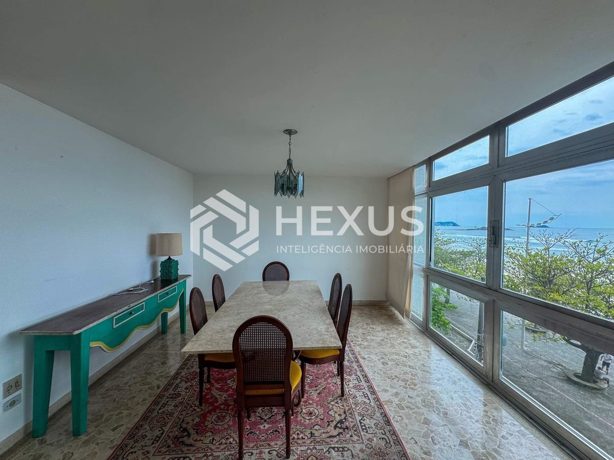 Foto 5 de Apartamento frente mar com varanda vista mar na Praia das Pitangueiras, Guaruja