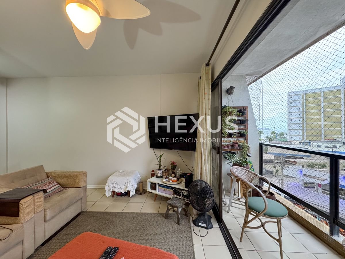 Foto 3 de Apartamento com varanda e vista mar a uma quadra da Praia das Asturias, Guaruja