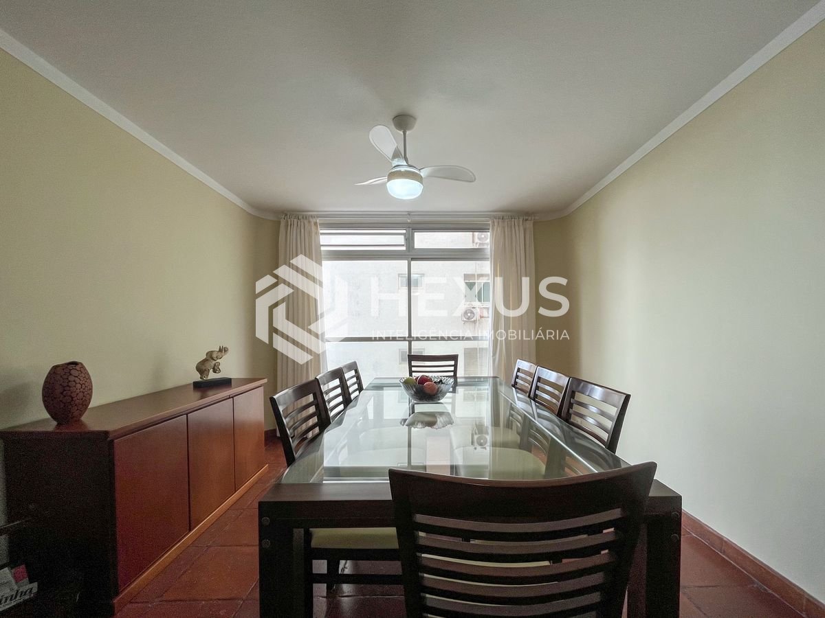 Foto 3 de Apartamento com varanda e vista mar na quadra mar da Praia das Pitangueiras, Guaruja