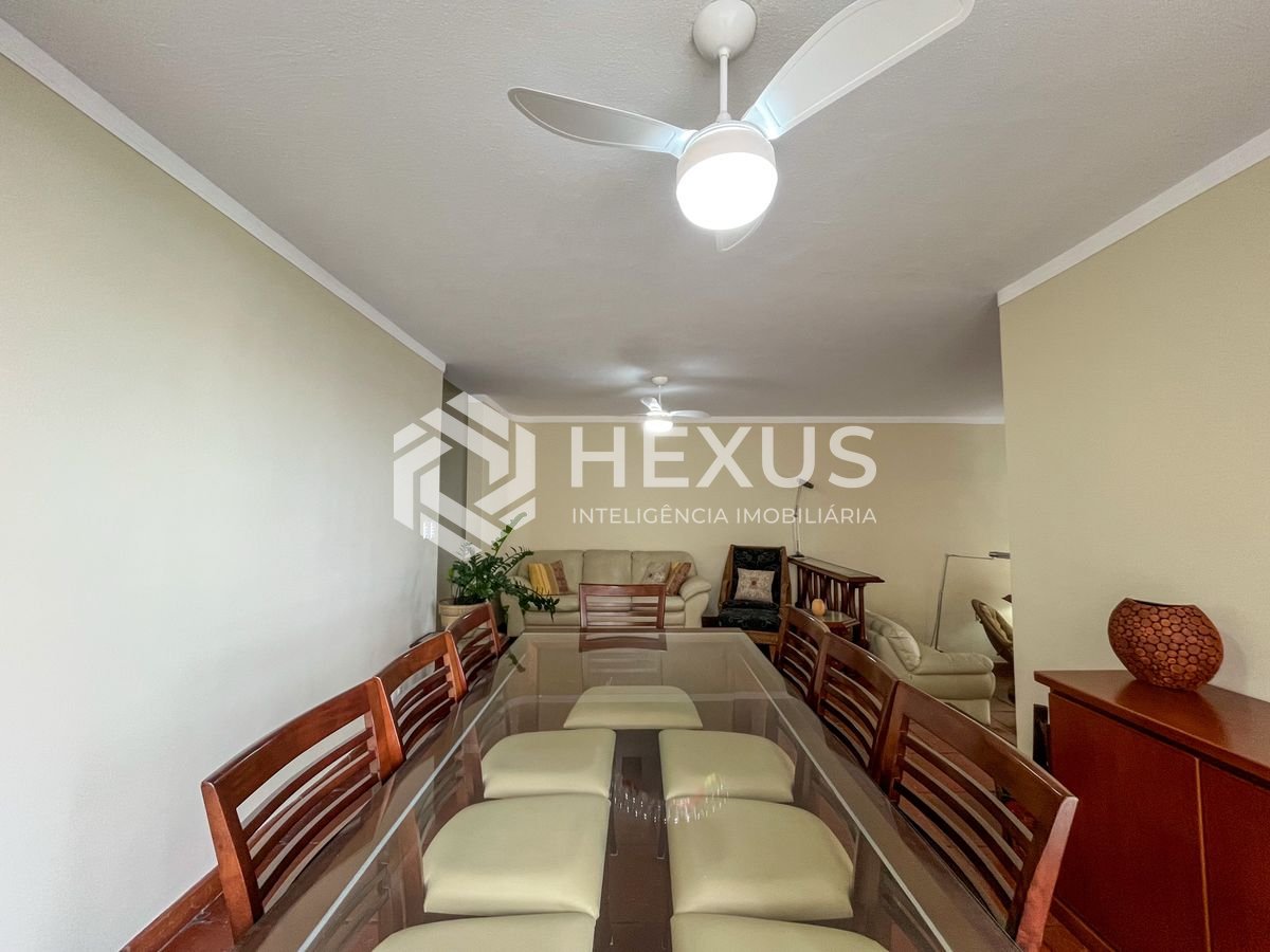 Foto 4 de Apartamento com varanda e vista mar na quadra mar da Praia das Pitangueiras, Guaruja