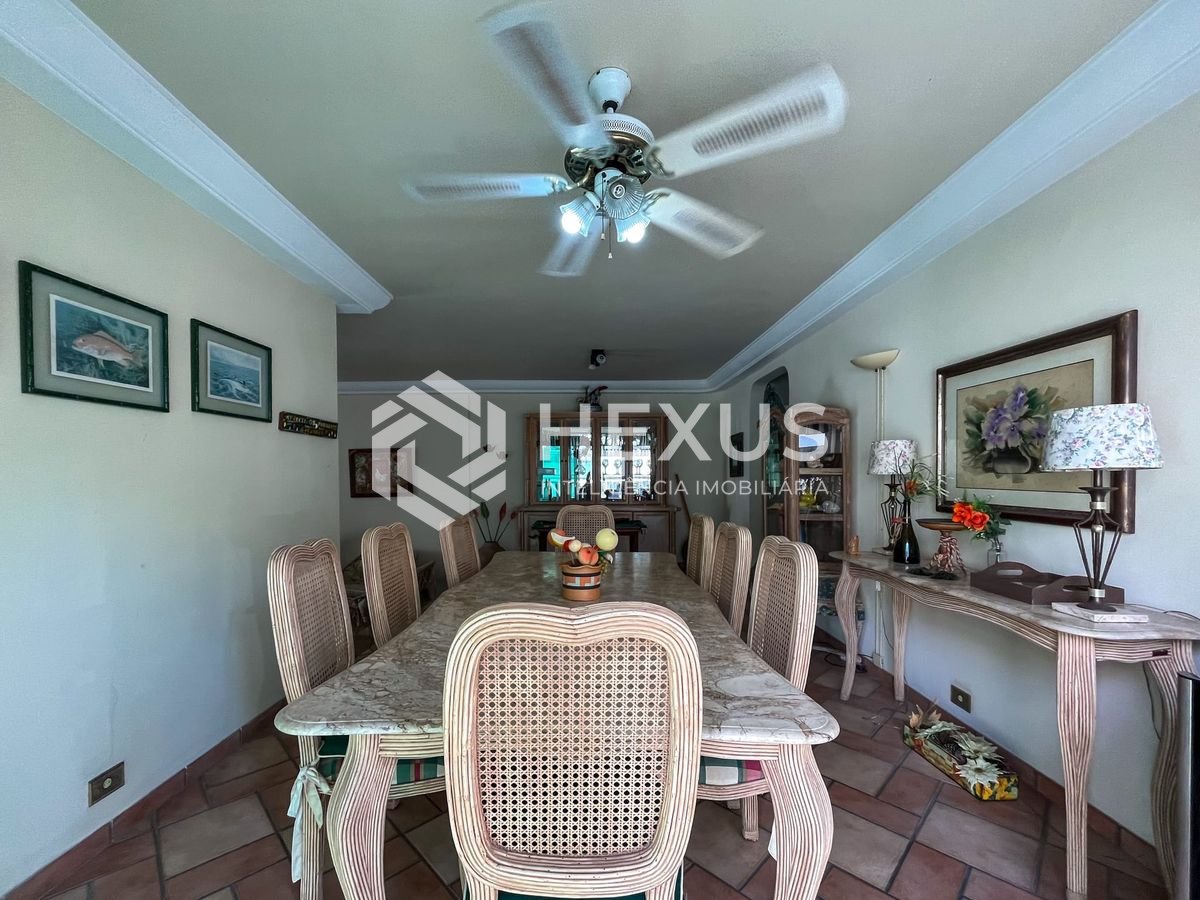 Foto 5 de Apartamento com varanda e vista mar na quadra-mar da Praia das Pitangueiras, Guaruja