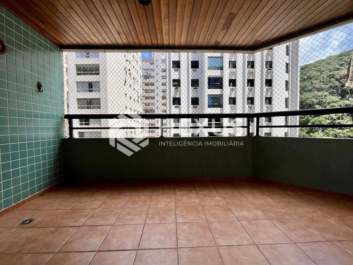 Foto 5 de Apartamento com varanda vista mar e lazer na quadra-mar da Praia das Pitangueiras, Guarujá