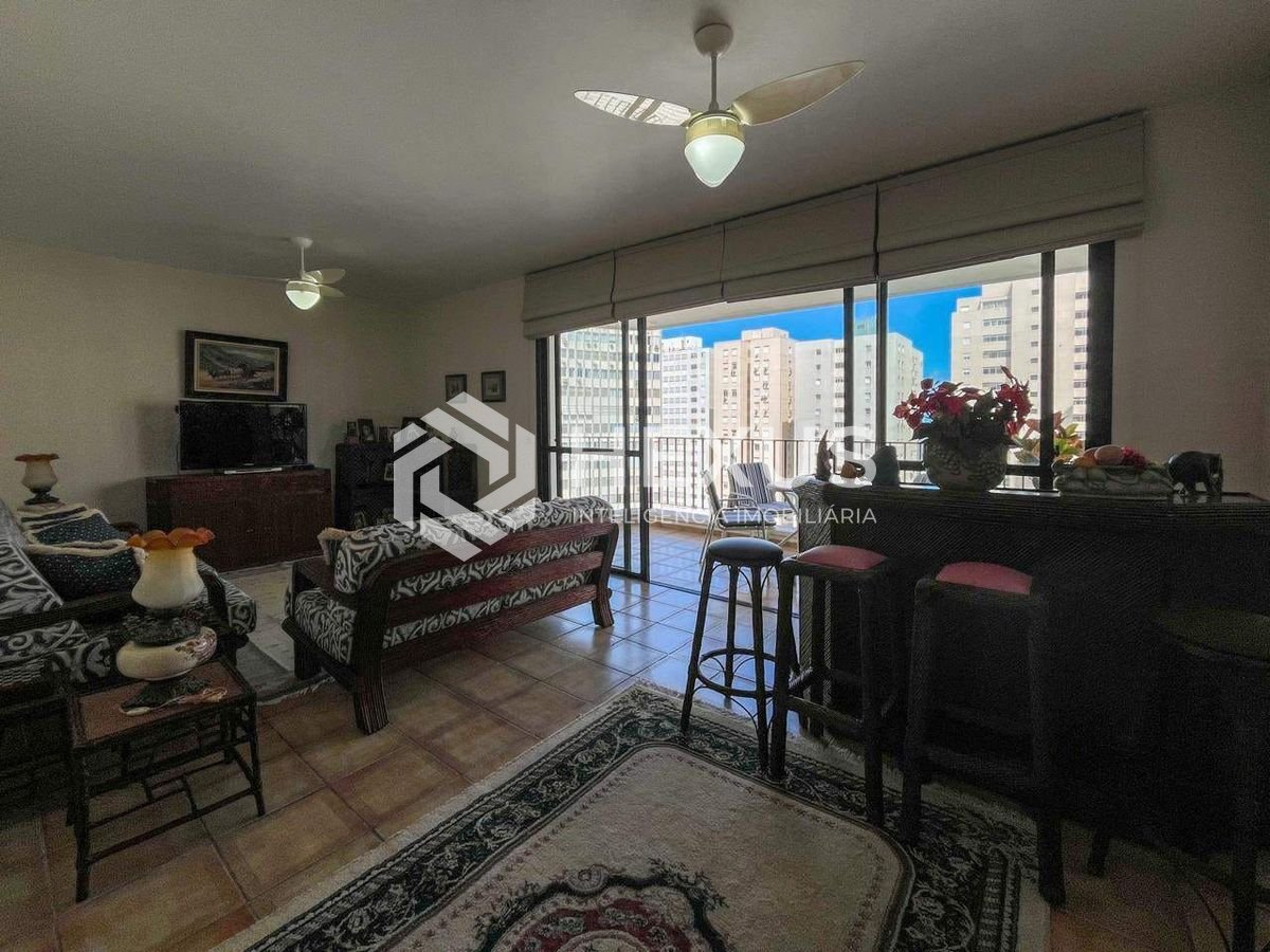 Foto 4 de Apartamento com varanda, lazer, vista mar, uma quadra da Praia das Pitangueiras, Guaruja
