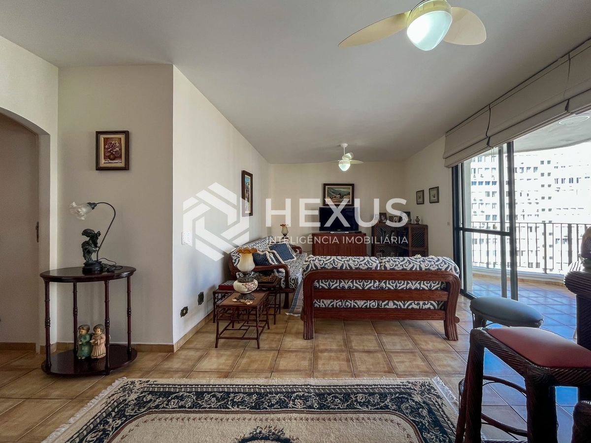 Foto 5 de Apartamento com varanda, lazer, vista mar, uma quadra da Praia das Pitangueiras, Guaruja