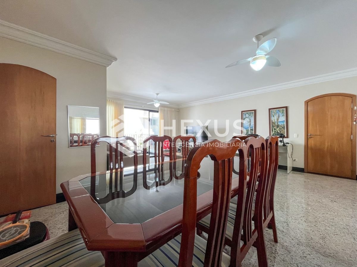 Foto 4 de Apartamento com varanda, vista mar e lazer a uma quadra da Praia das Pitangueiras, Guaruja
