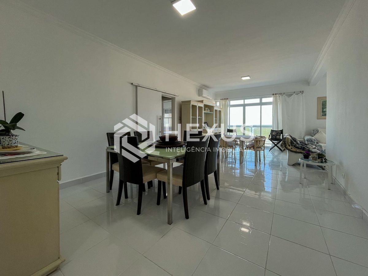 Foto 5 de Apartamento frente mar com varanda e vista mar na Praia das Pitangueiras, Guaruja