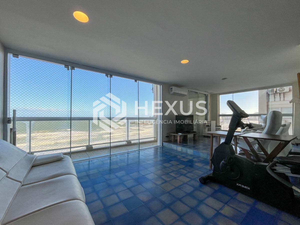Foto 2 de Apartamento frente mar com varanda vista mar na Praia das Pitangueiras, Guaruja