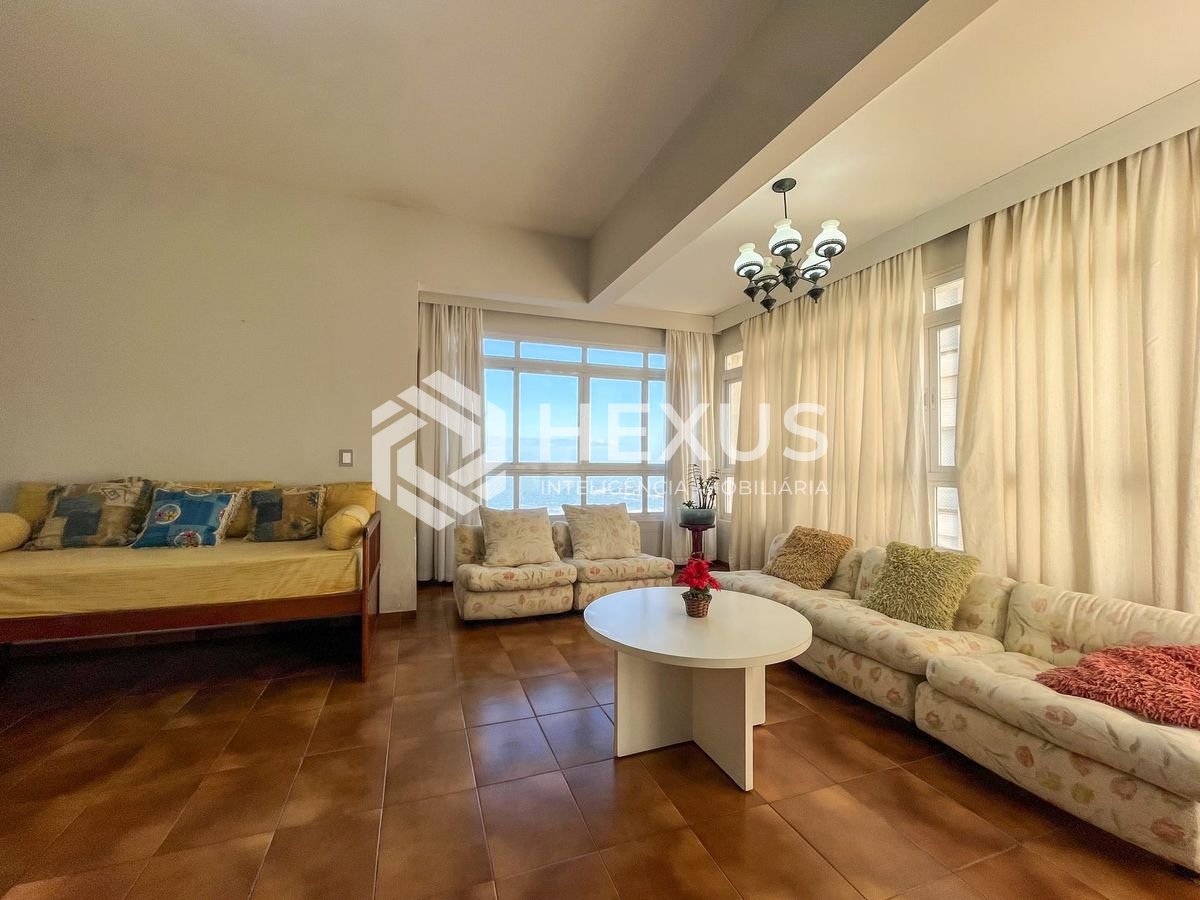 Foto 3 de Apartamento frente mar com varanda e vista mar na Praia das Pitangueiras, Guaruja
