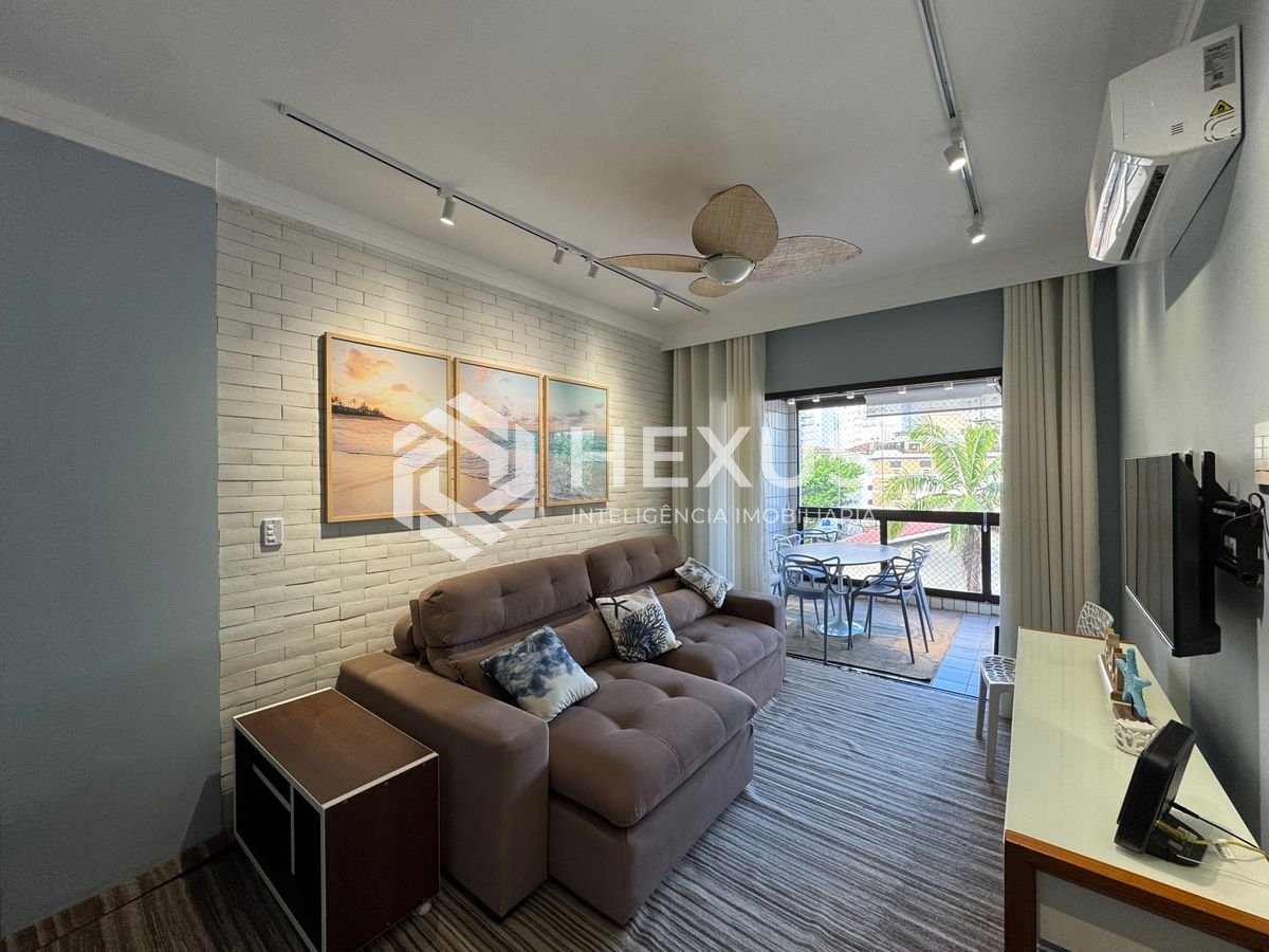 Foto 3 de Apartamento reformado e mobiliado com varanda a venda na praia das Asturias, Guaruja