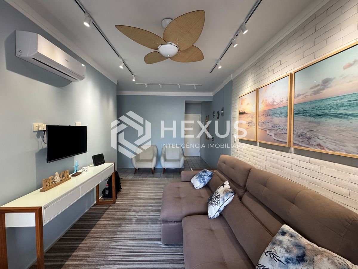 Foto 4 de Apartamento reformado e mobiliado com varanda a venda na praia das Asturias, Guaruja