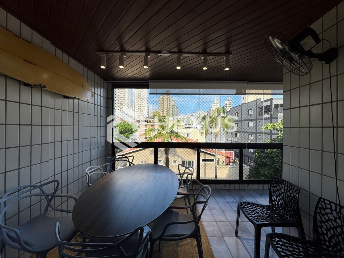 Foto 5 de Apartamento reformado e mobiliado com varanda a venda na praia das Asturias, Guaruja