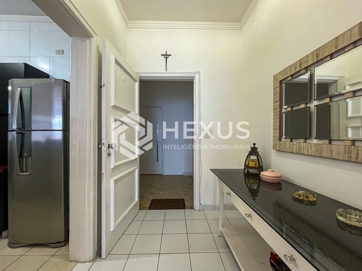 Foto 3 de Apartamento reformado frente mar com varanda e vista mar na Praia das Pitangueiras, Guaruja