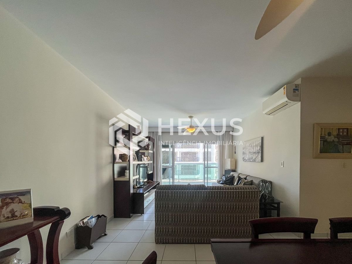 Foto 4 de Apartamento com varanda e vista mar na quadra mar da Praia das Pitangueiras, Guaruja