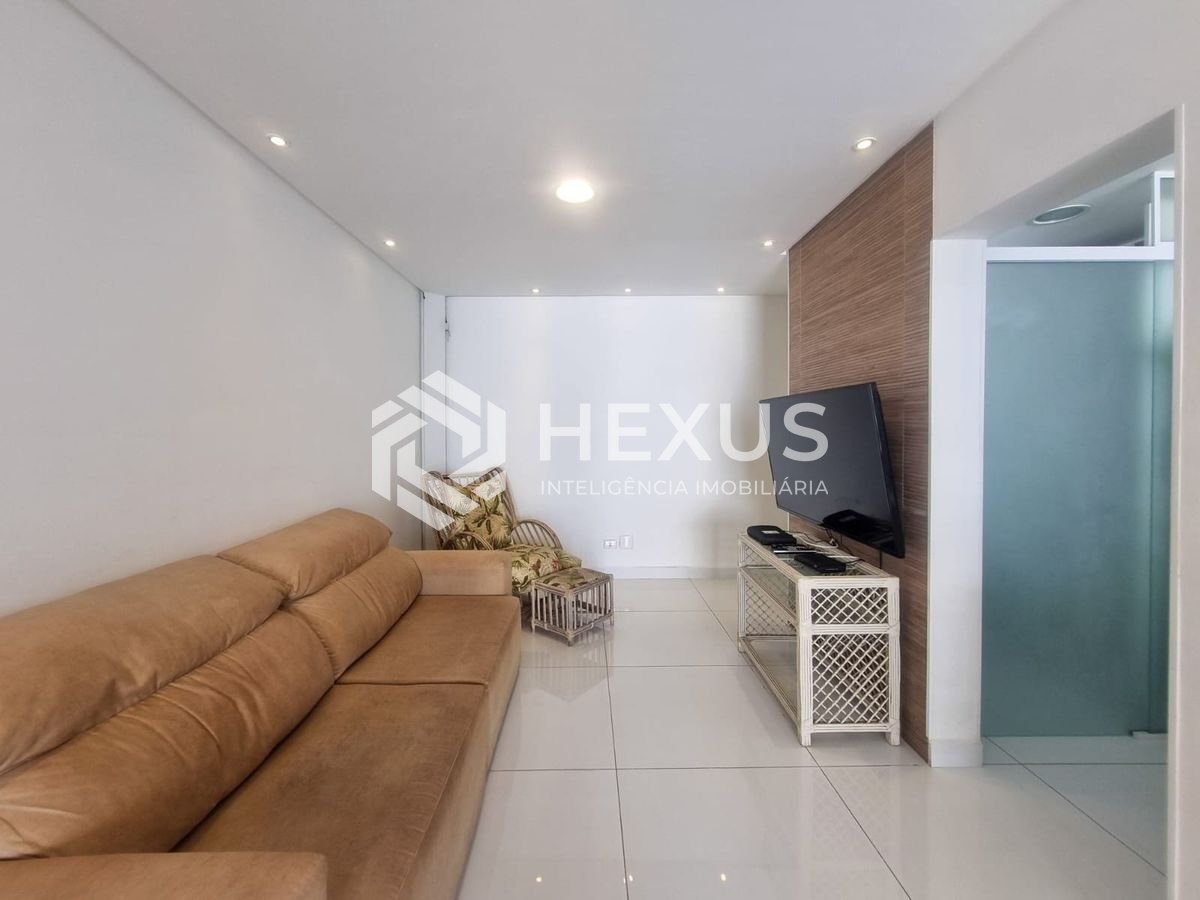 Foto 5 de Apartamento com varanda e lazer na quadra mar da Praia das Pitangueiras, Guaruja