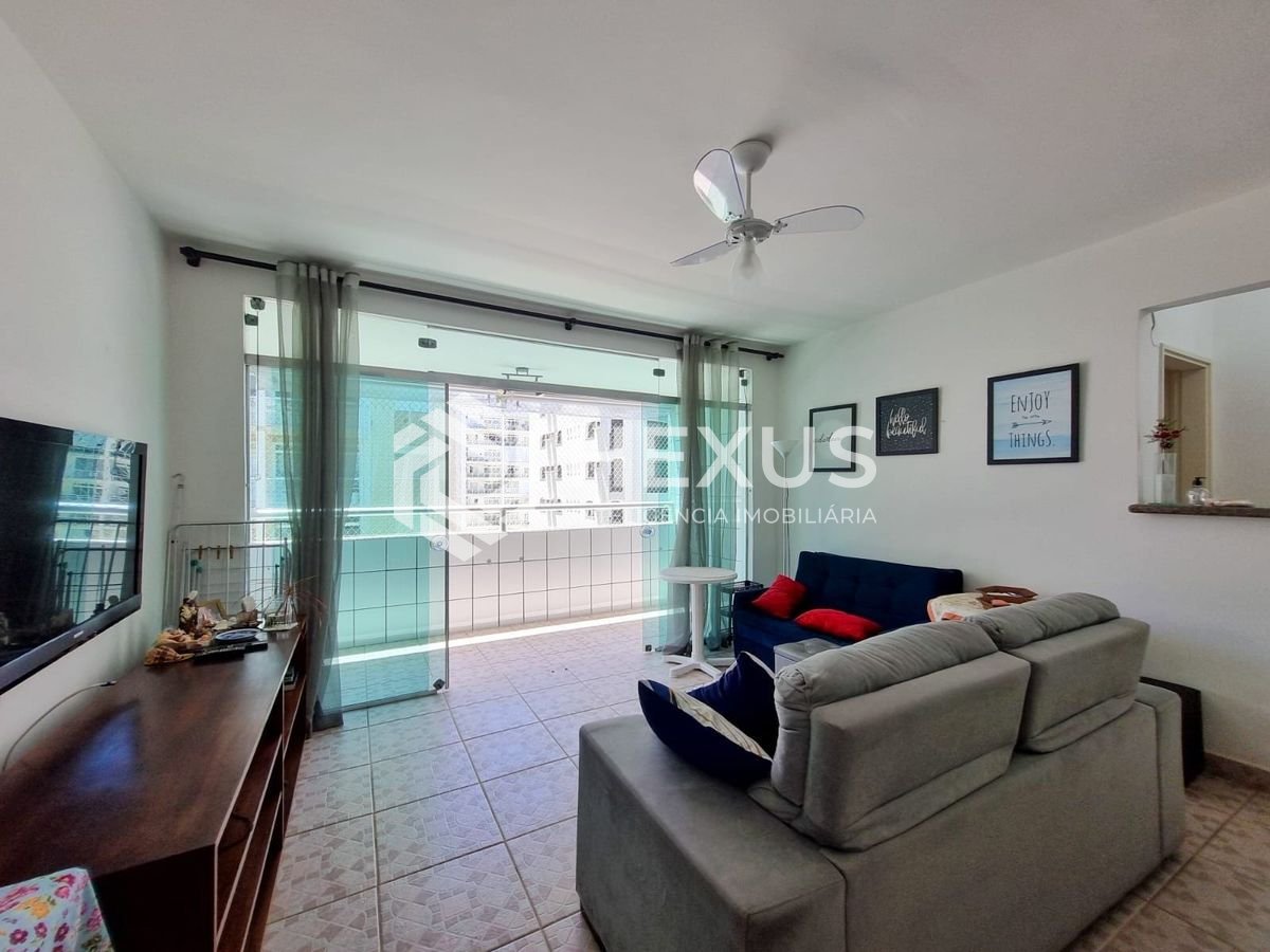 Foto 2 de Apartamento com varanda na quadra mar da Praia das Pitangueiras, Guaruja
