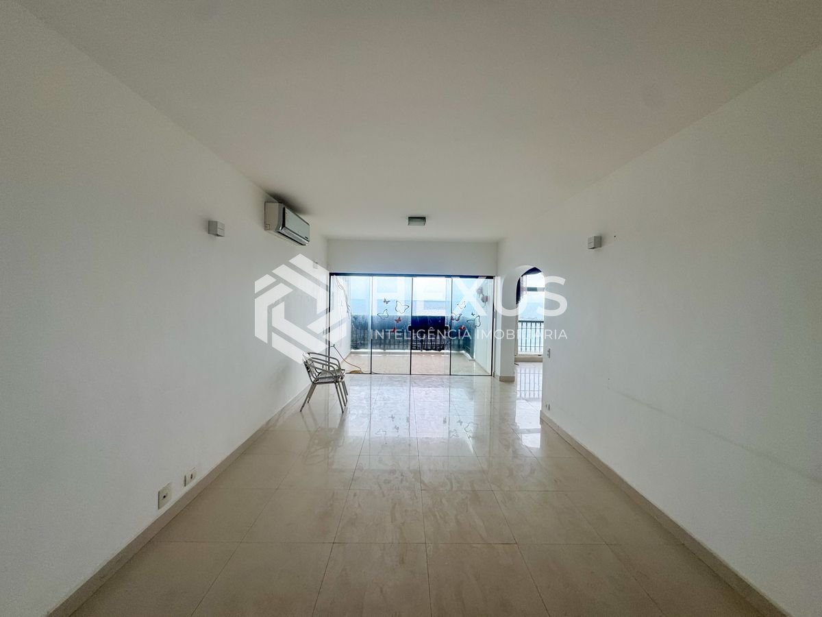 Foto 2 de Apartamento frente mar com varanda na Praia das Pitangueiras, Guaruja
