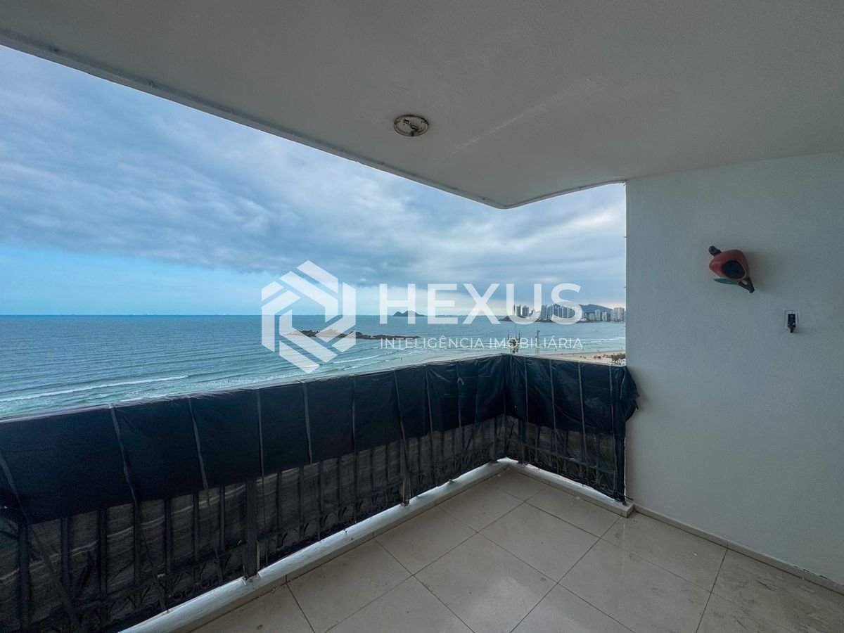 Foto 3 de Apartamento frente mar com varanda na Praia das Pitangueiras, Guaruja