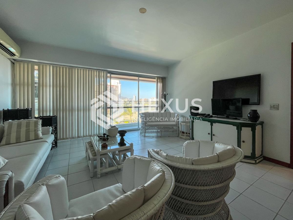 Foto 2 de Apartamento frente mar com varanda e lazer de clube, Pitangueiras, Guaruja