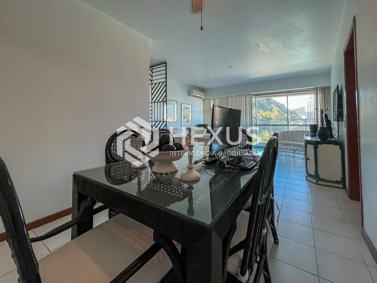 Foto 3 de Apartamento frente mar com varanda e lazer de clube, Pitangueiras, Guaruja