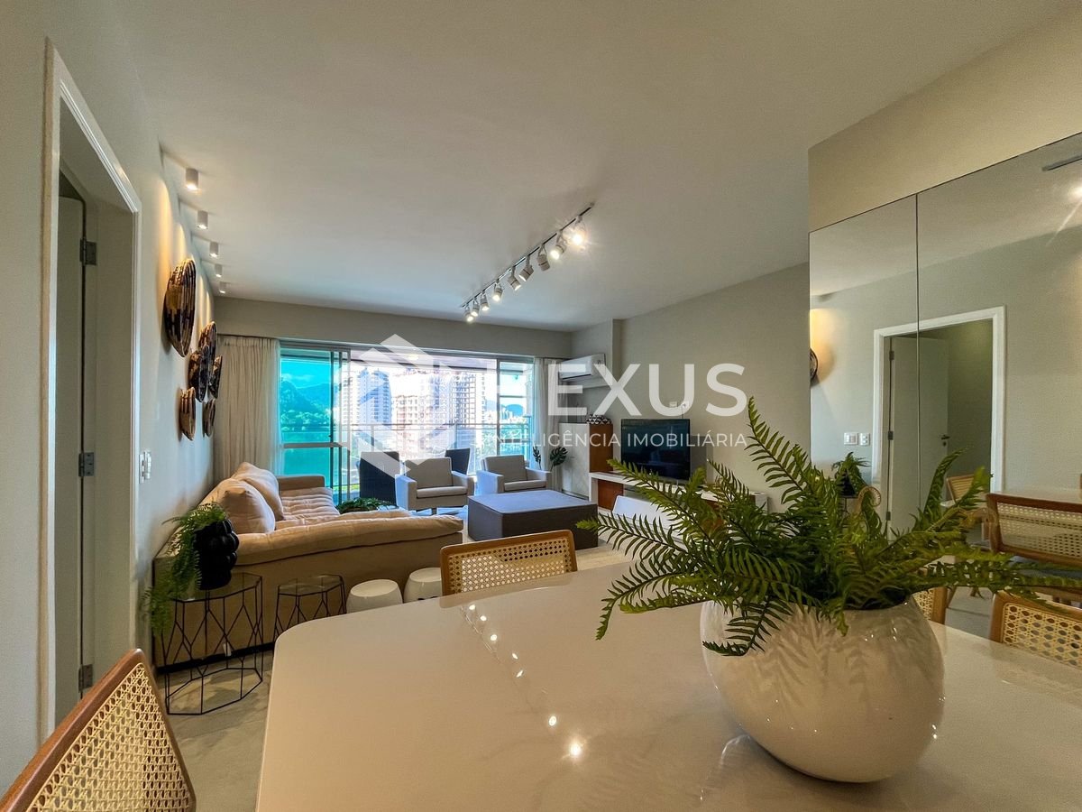 Foto 4 de Apartamento frente mar, reformado com varanda, vista mar e lazer, Pitangueiras, Guaruja