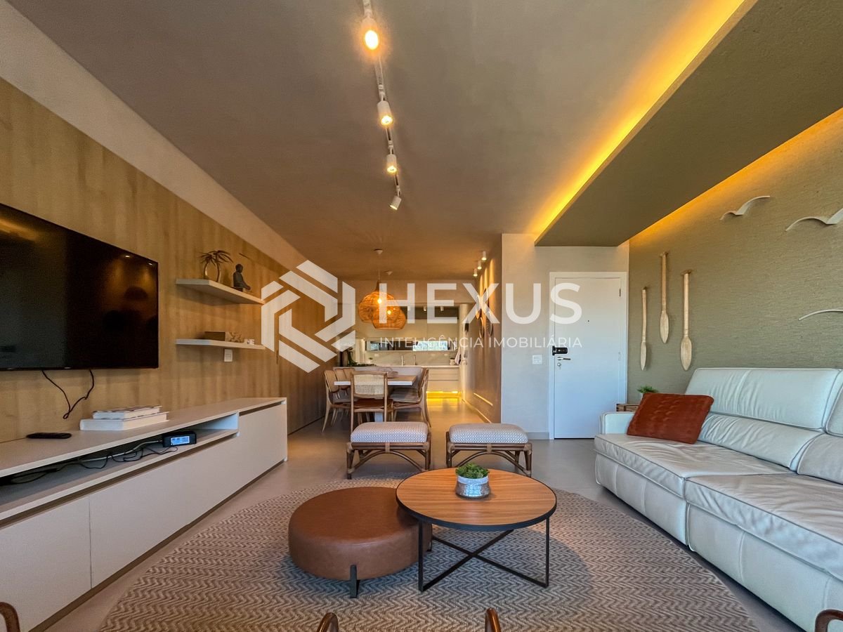 Foto 4 de Apartamento frente mar com varanda e lazer na Praia das Pitangueiras, Guaruja