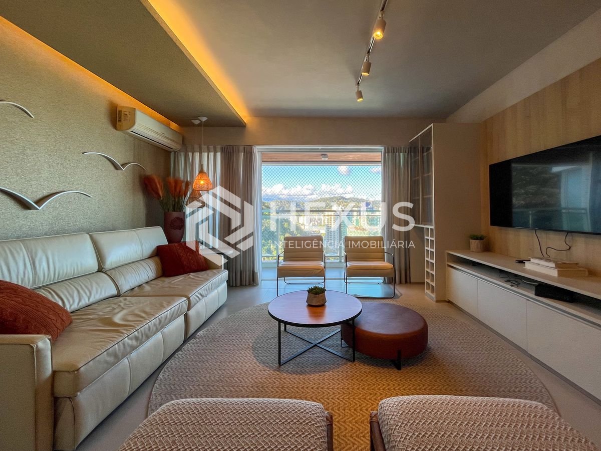 Foto 5 de Apartamento frente mar com varanda e lazer na Praia das Pitangueiras, Guaruja